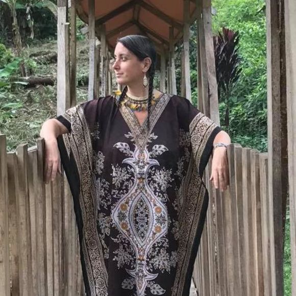 Meet your Posher, Veronica DeFalco - Picture 4 of 6